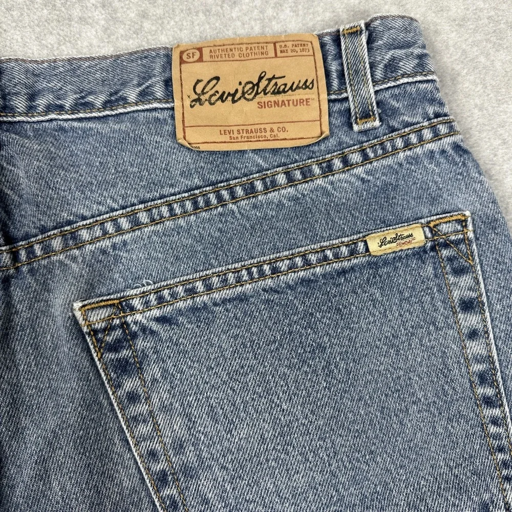 Levis Strauss Vintage Relaxed Fit Men's Jorts 38x9 Medium Wash Blue Denim
